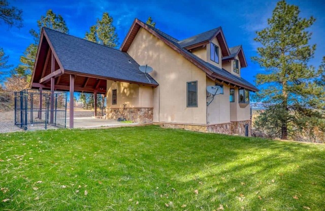 Mountain Cabin w/Hot Tub + Remote Work Setup