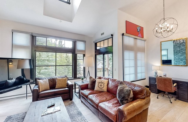 Mountain Condo with Free WiFi, Wood Fireplace & Washer/Dryer