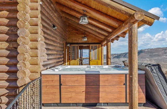 Mountain Haus: Hot Tub, Views & Ski Access