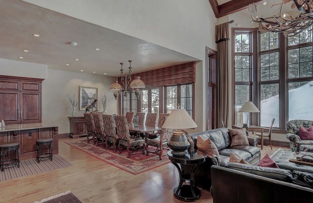 Mountain Side Luxury - Village Walk Home- Ski-in/Ski-out