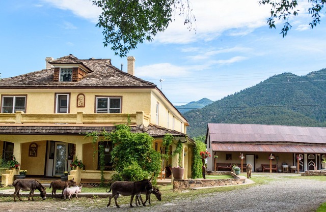 Mountain-View Adobe on Apple Orchard | Walk to Dining & Waterfall Trail