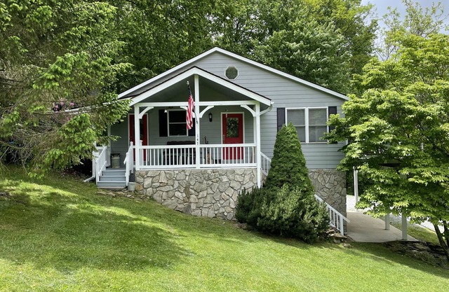 Mountain View And Creek House On 5 Beautiful Private Acres