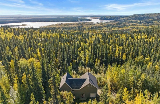 Mountain View Home: Expansive home with views of the Alaska Range & Tanana River