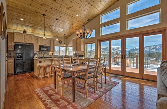 Mountain-View Deck: South Lake Tahoe Retreat!
