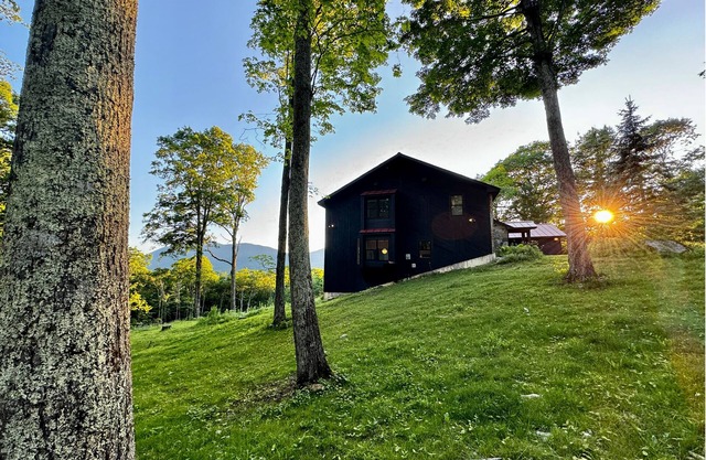 Mountain Views - Secluded - Modern