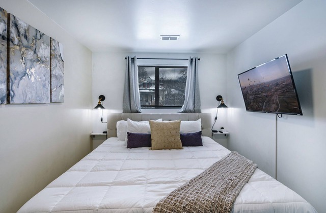 Mr. 9 Center: Entire rental unit in SLC, Ut. 3 Bed 1 Bath
