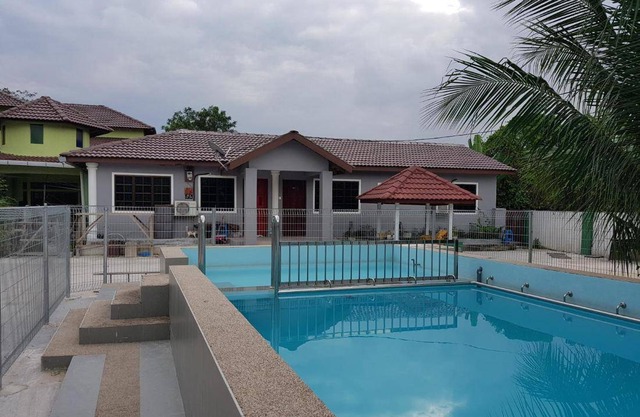 Mri Homestay Sg Buloh - 3 Br House (Ground Floor) with Centralised Private Pool