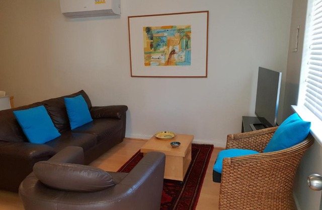 Mt.Lawley Superb 2 BR location Comfort, style 4