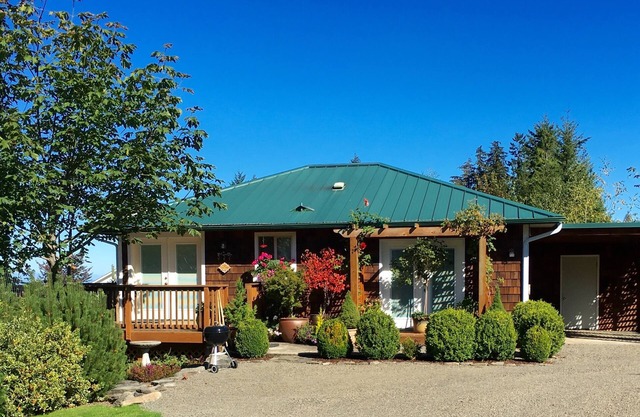 Mt. Pleasant Garden View Ranch Cottage with Panoramic Saltwater Views of BC