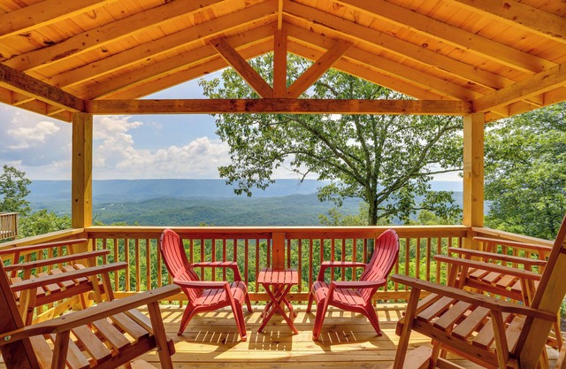 Mtn-View Gem: Flat Rock Retreat w/Deck & Grill!