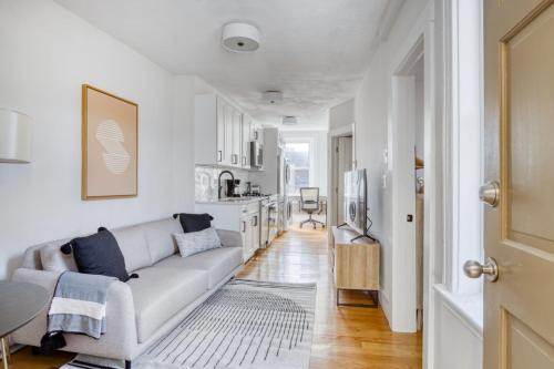 N End 2BR w WD on Salem St nr dining BOS-624