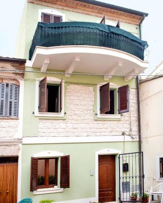 N216 - Numana, cielo-terra nei vicoli a 200mt dal mare
