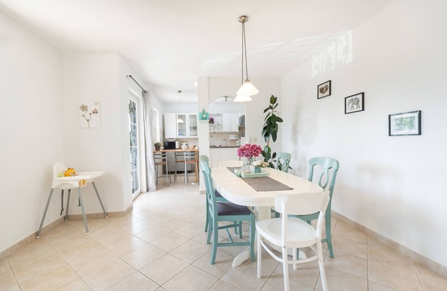 nApartman 6 + 2, a property with a garden and 3 balconys, located in Istria