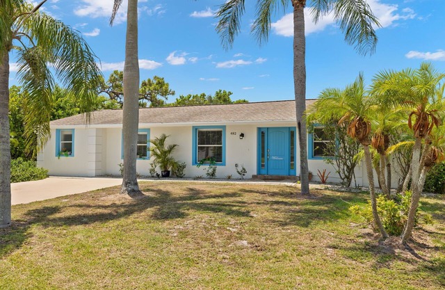 Naples Park - Pool home, walking distance to the beach, on the canal, pets ok!