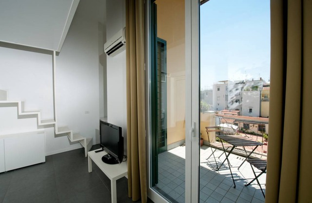 Nardones Apartment with balcony by Wonderful Italy