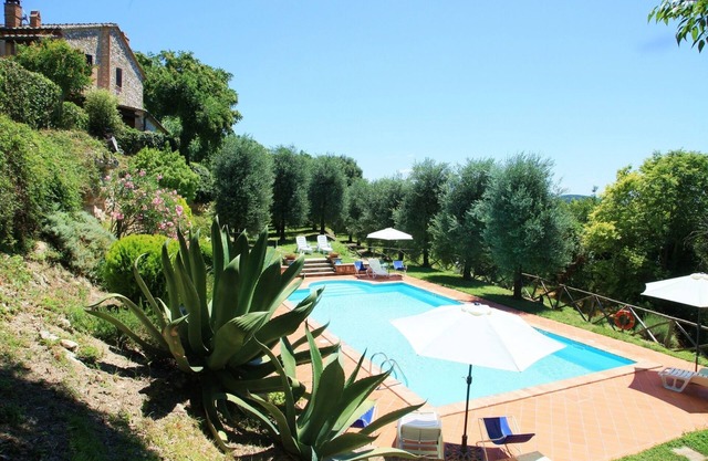 Nature and relax in agriturismo Podere Luchiano with private swimming pool