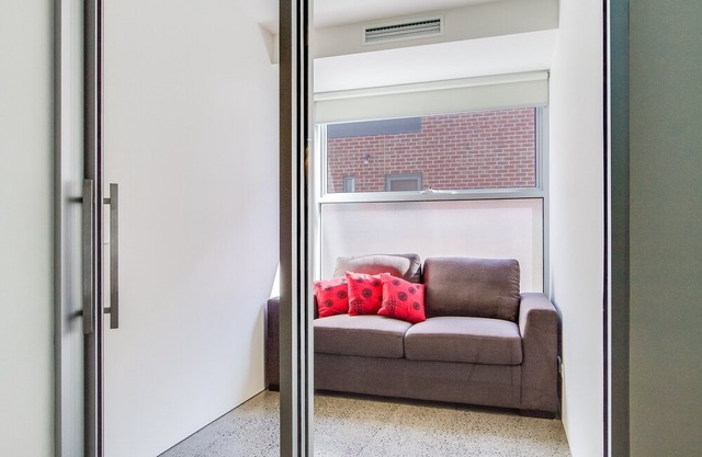Nautilus 1 - modern townhouse, opposite beach, water views