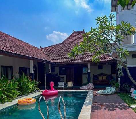 Ndalem Srigading Villa Solo Entire Villa