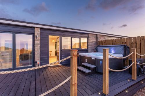 NDR Sea view Three bedroom Residence with private hot tub