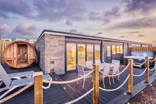 NDR Sea view Three bedroom Residence with private sauna & hot tub