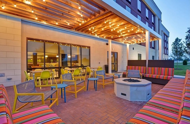 Near Attractions and Beach, Modern Units, Pool, Free Parking