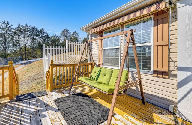 Near Hiking: Midway Home w/Mtn Views & Deck