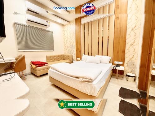 Near Mahakal Temple HOTEL A-Palace,Ujjain,Fully Air conditioned Rooms Prime Location wifi Facilities, BEST HOTEL IN UJJAIN