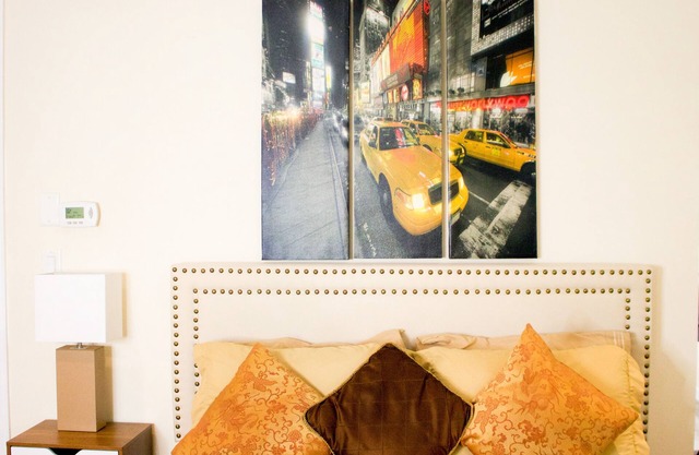 Near Manhattan NYC - 3 Bedroom Apartment 1200 sqft
