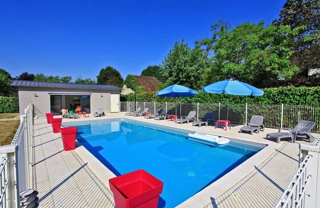 Near Rocamadour, very tourist area, Dordogne valley, house with private pool.