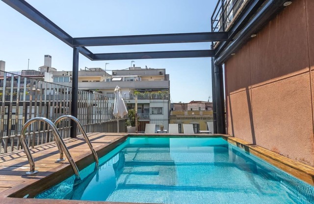 Near the beach 3 bedrooms with pool and balcony - sleeps 8
