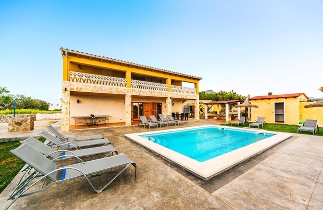 Near the beach and with pool – Villa Damián 6