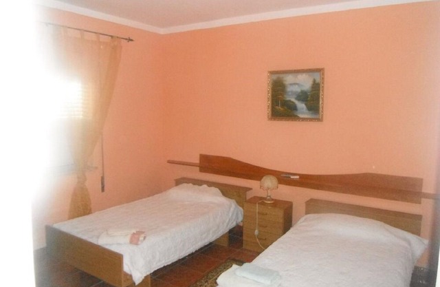Nefama Pensao - Room IV