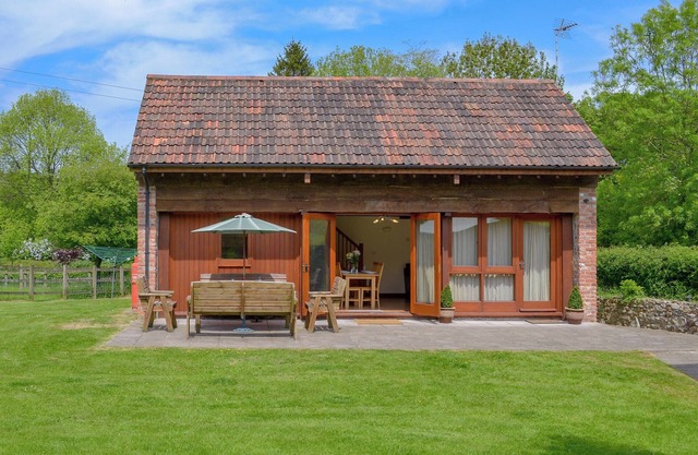 Nestled in the Blackdown Hills, this barn is secluded and secure dog-friendly.