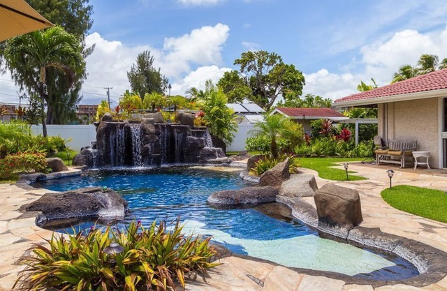 New 2Bd/2Ba, Steps To Beach, Luxury Kitchen,bathroom, Living Room And Pool!