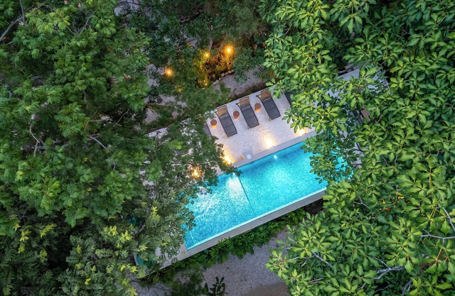 NEW - 4 bed, 4.5 bath home w/private beach access, volleyball court, & pool