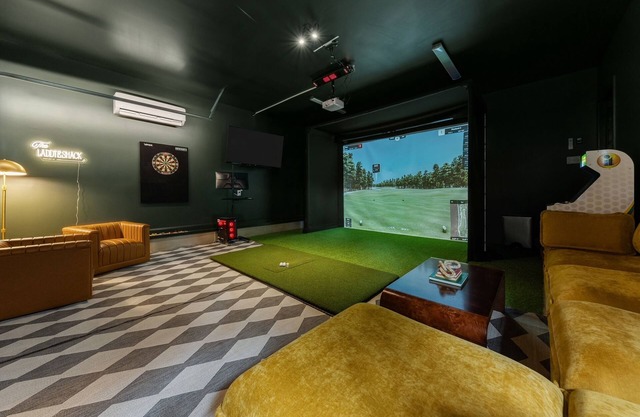 NEW 6BR 4BA w/Golf Sim Hot Tub Sauna Game Room