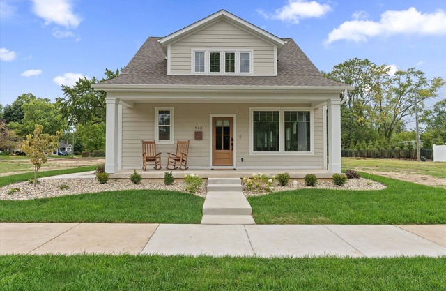NEW BUILD 4 bed 3 bath. View of Notre Dame.