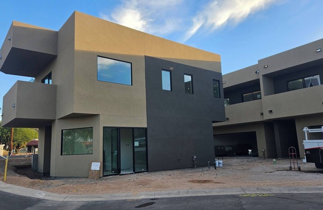 New Build in the Heart of Cave Creek. Walk to all the best nightlife and hiking.