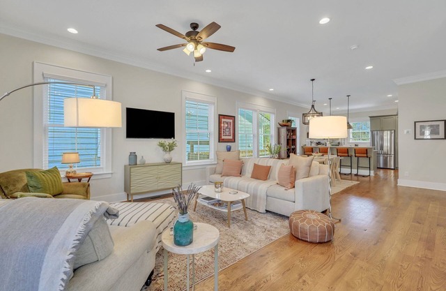 New Construction in Great Location W/Parking and Patio By Lucky Savannah