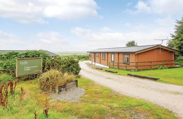 New in 2017. Spacious and luxurious lodge.