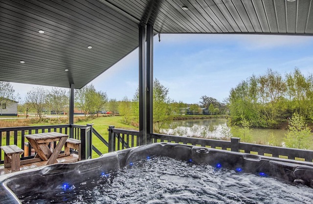 New in 2018. Modern and luxurious lodge with lakeside view.