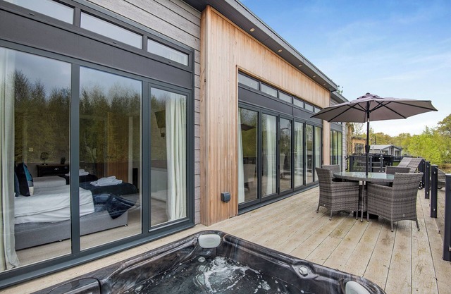 New in 2021 Modern and luxurious lodge with lakeside view.