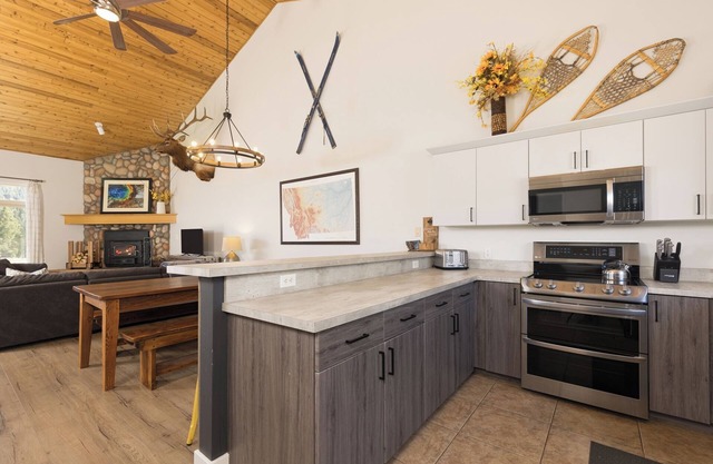 New listing! Recently updated chalet in Big Sky. Hot tub & close to town center!