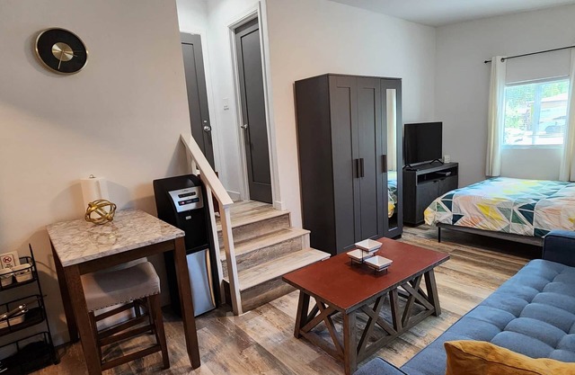 New ! Lovely Studio w/patio, Parking on premises