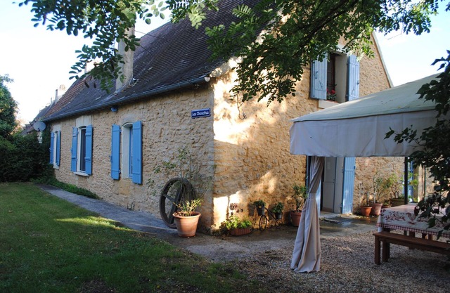New low prices for 2 or 4!. Rent this cosy cottage outside Tremolat, Dordogne