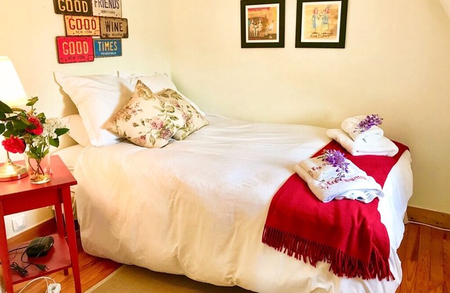 New low prices for 2 or 4!. Rent this cosy cottage outside Tremolat, Dordogne