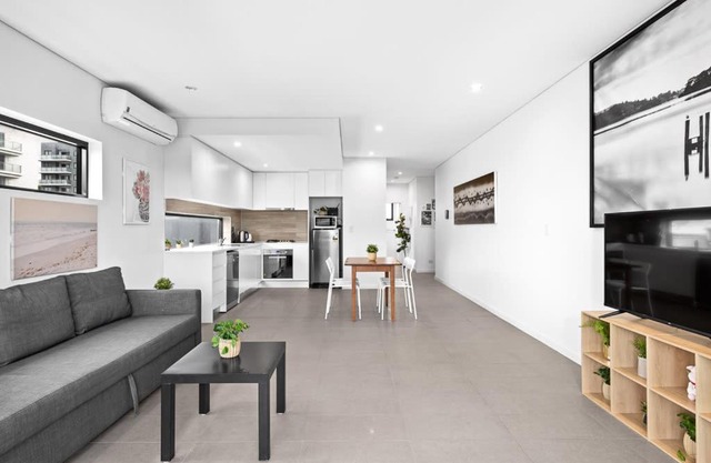 New Modern 2BR 2 baths Apt in Homebush Sleeps 6