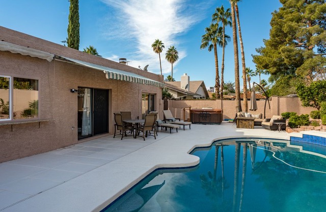 New Modern North Scottsdale Mountain View Backyard Oasis-Large Pool and Hot Tub