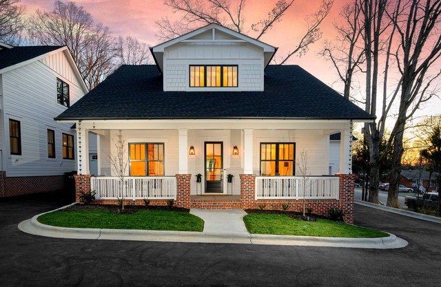 New Oakhurst Cottage # 1 Charlotte