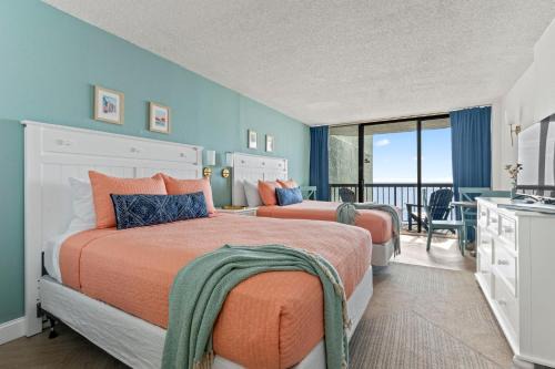 New OceanFront Studio Condo In Resort w/Pools & Hot tubs